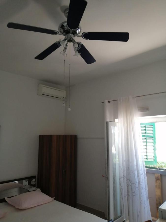 Omis Apartment On The Beach מראה חיצוני תמונה