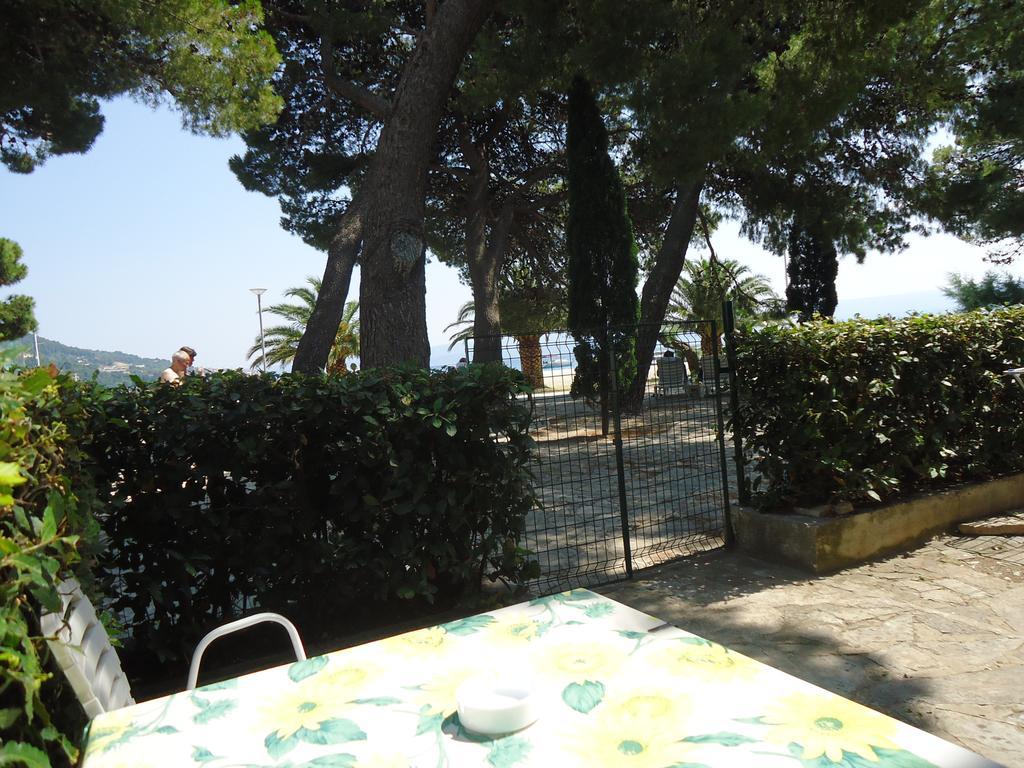 Omis Apartment On The Beach מראה חיצוני תמונה
